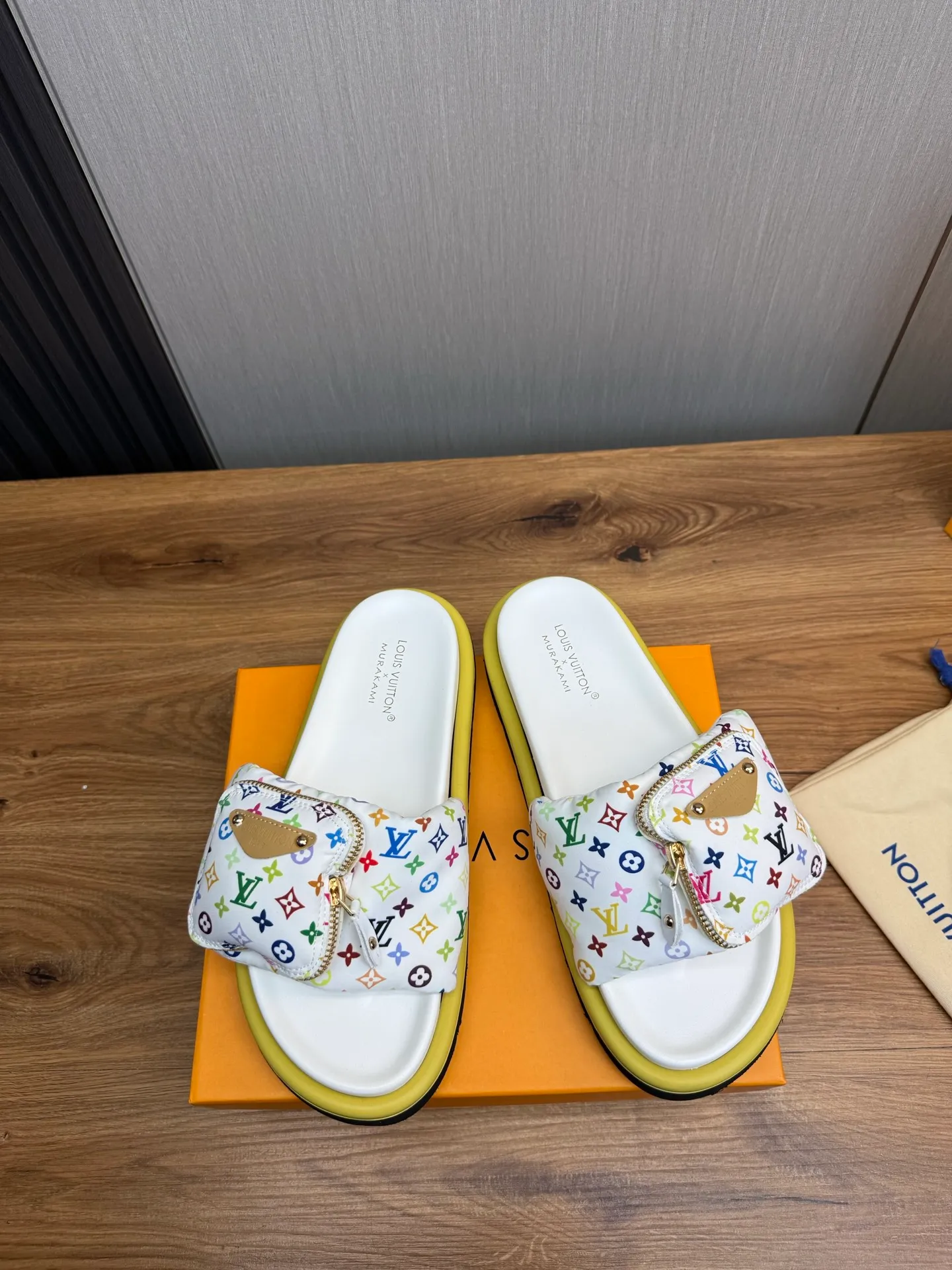 Men's shoes 💰360💰 Lv. hot selling men's slippers 🔥 🩴Official website one to one production 38-45 sizes 45 46 🉑️Customized!